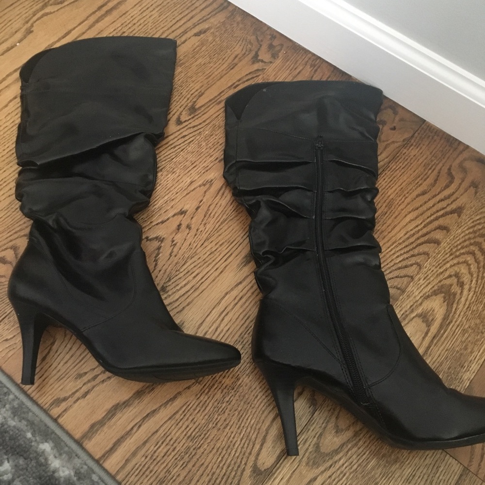 Black tall slouchy boots